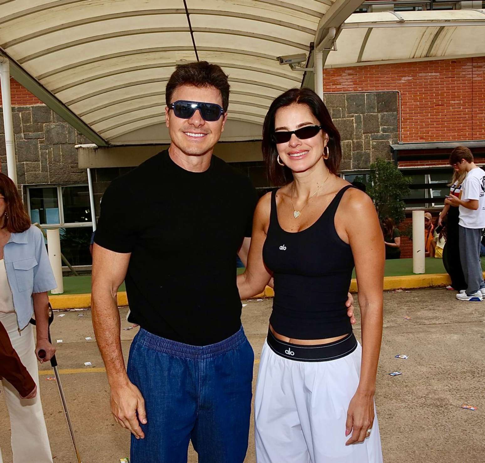 Rodrigo Faro e Vera Viel votando em Barueri em S&atilde;o Paulo