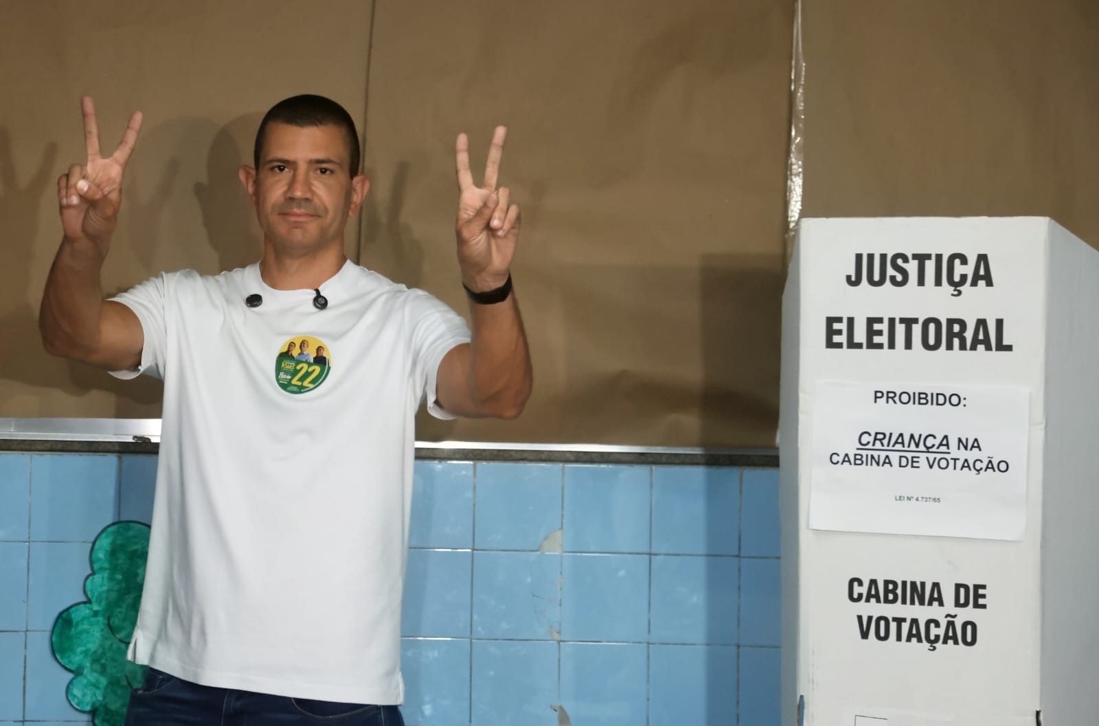 Candidato ao governo do Rio, Douglas Ruas votou em São Gonçalo, na Região Metropolitana do estado — Foto: Fabiano Rocha