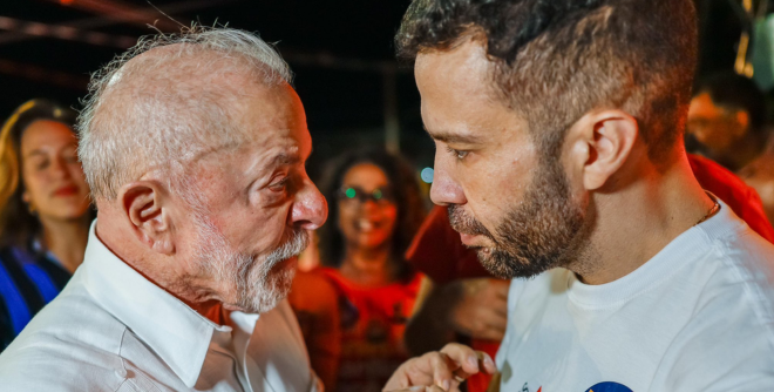 Janones cria canal no Whatsapp para ajudar Lula e chega 1 milhão de inscritos