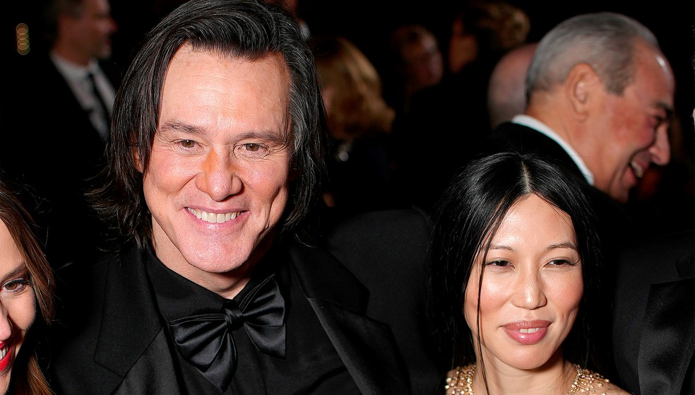 Site revela casamento secreto de Jim Carrey com namorada em cerimônia nos EUA