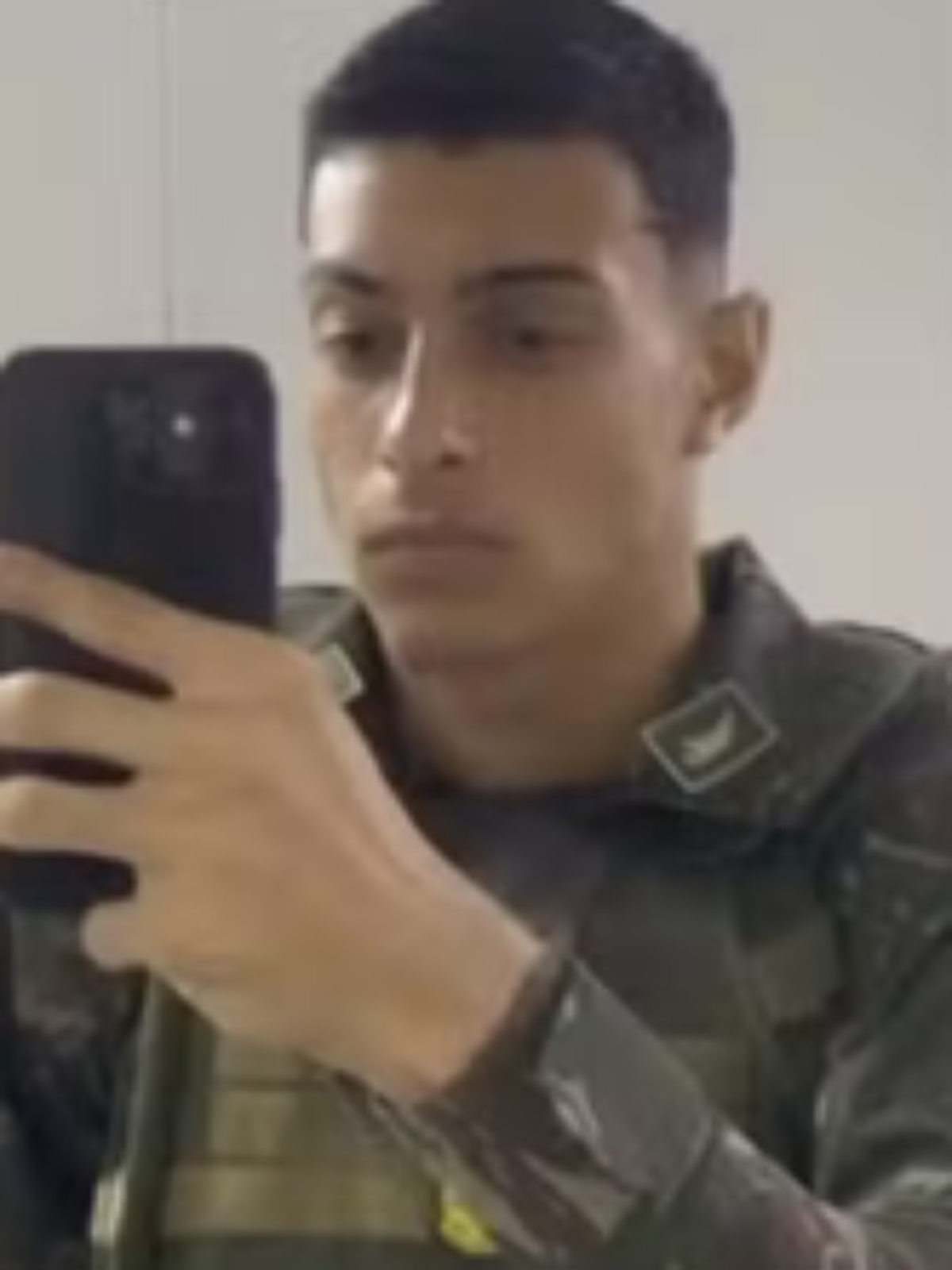 Soldado que fugiu de quartel com fuzil no Recife se entrega à polícia sem armamento