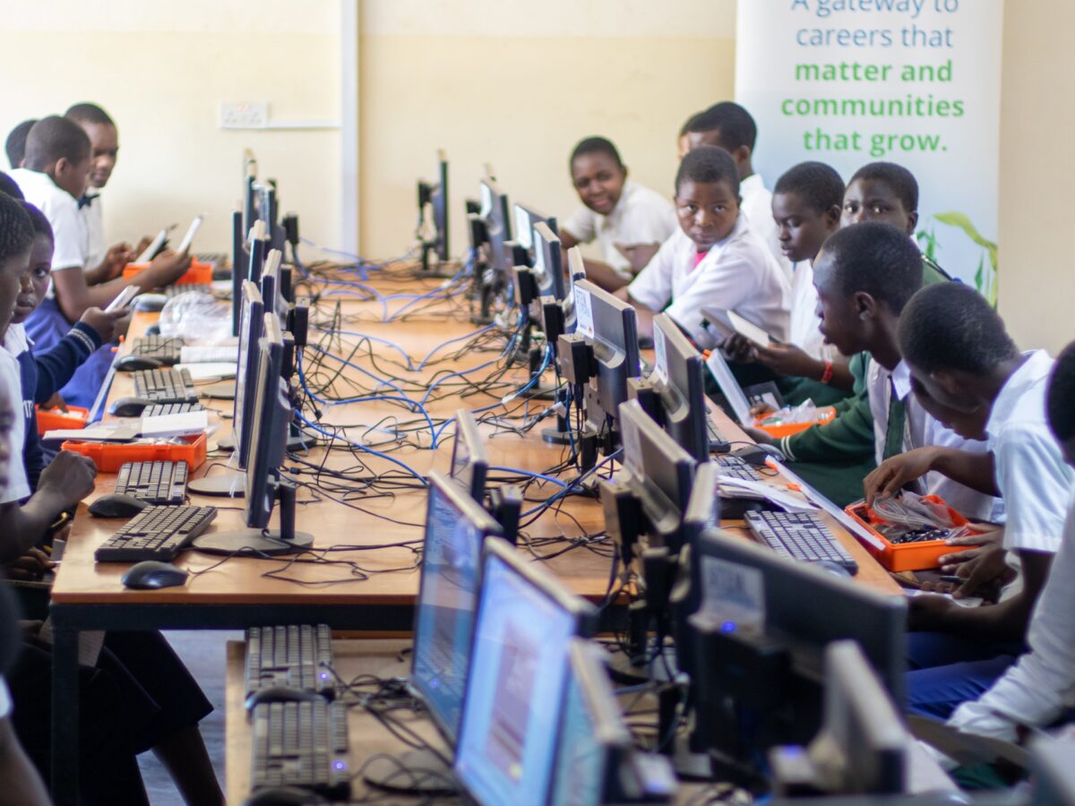 LUANAR e a STEMpower lançam programa de agrotech para estudantes do ensino secundário