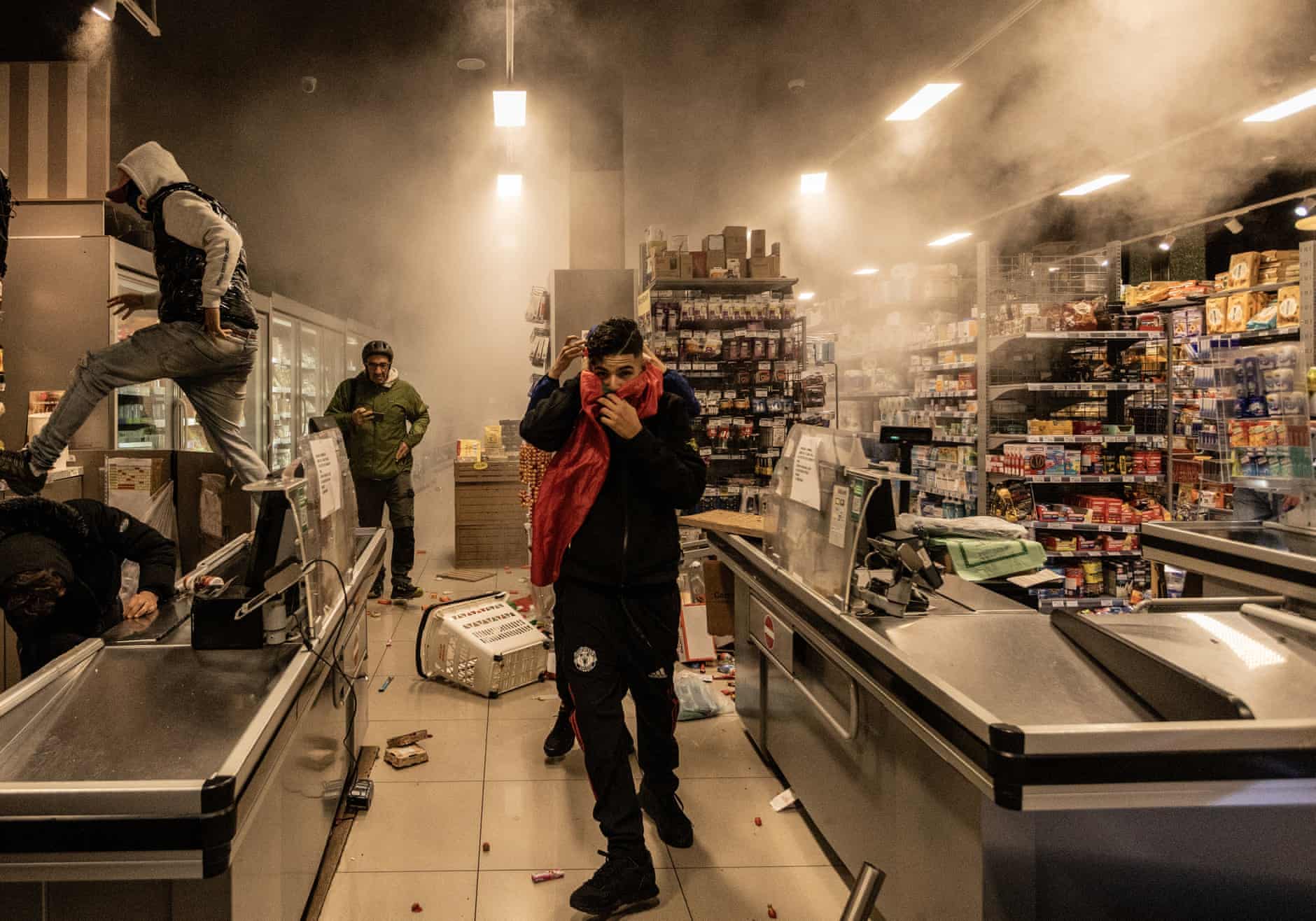 De Paris a Milão: protestos estudantis na Europa – em fotos