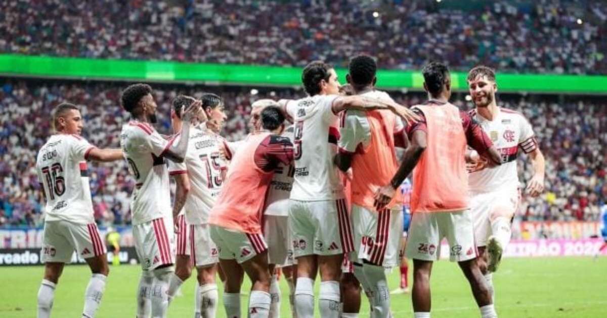 Flamengo vence Bahia, segue em 1º e amplia escrita contra Ceni