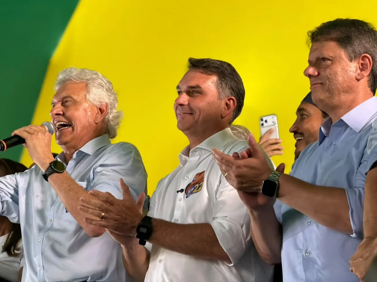 Ronaldo Caiado anuncia apoio a Flávio Bolsonaro no 2º turno