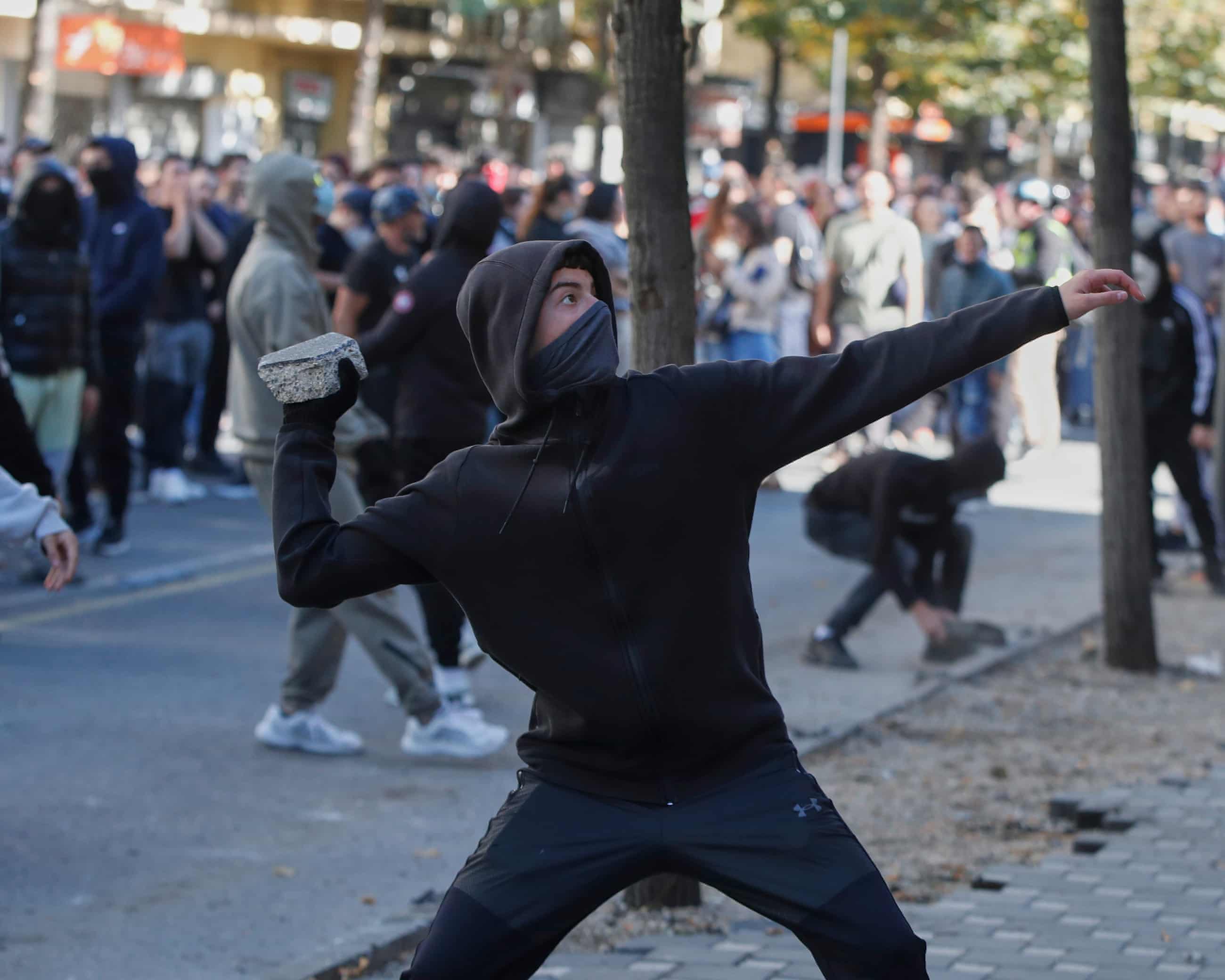 De Paris a Milão: protestos estudantis na Europa – em fotos