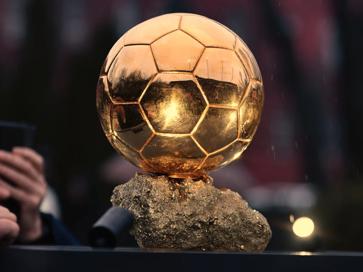 Bola de Ouro: site anuncia Yamal, Mbappé e Kane como vencedores por engano