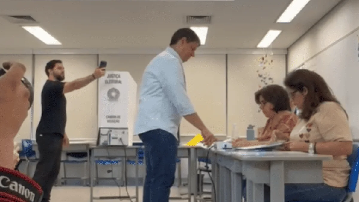 Tarcísio de Freitas vota em escola do Morumbi, em São Paulo
