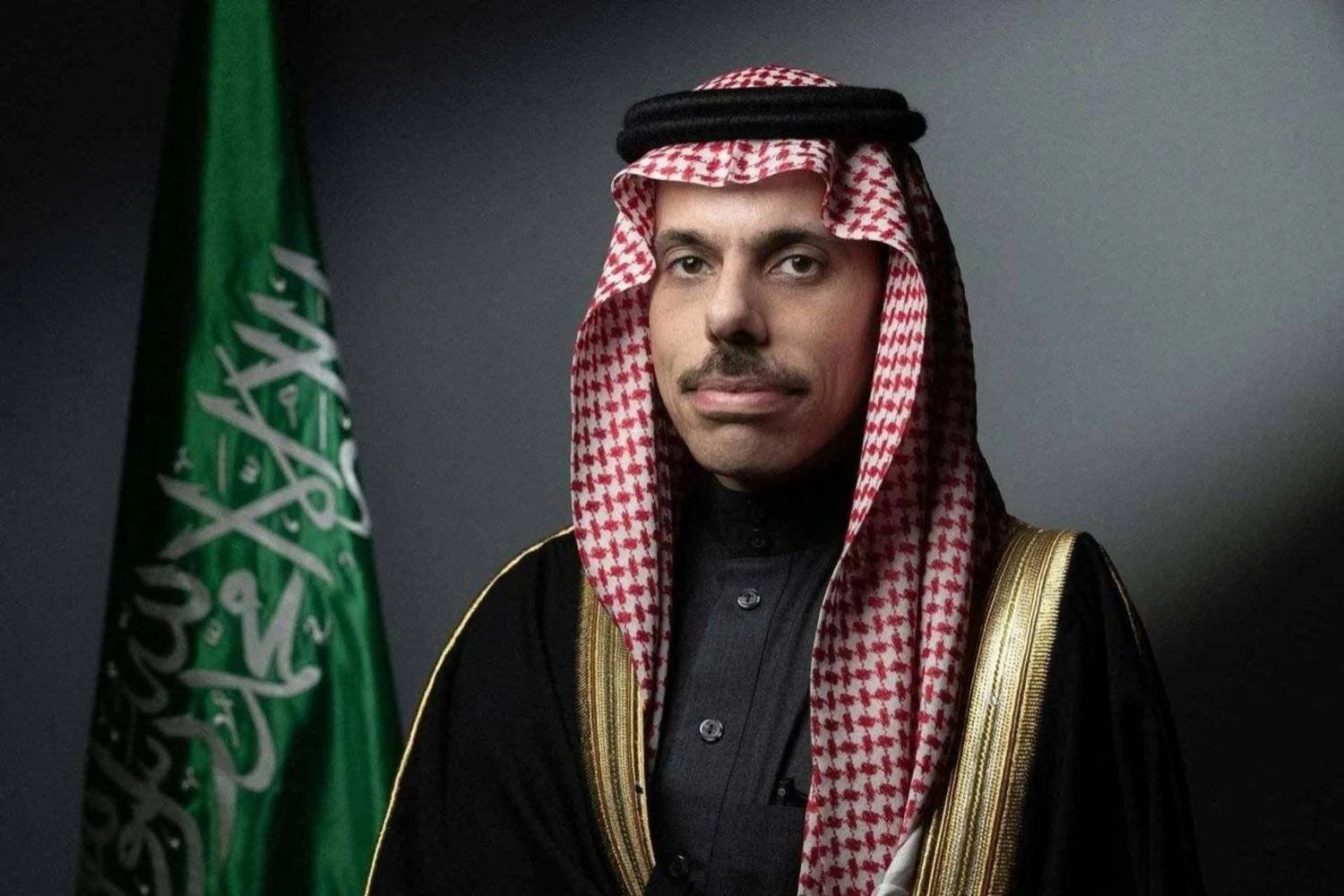 Famílias lamentam familiares mortos em ataque dos Houthis ao aeroporto de Riade